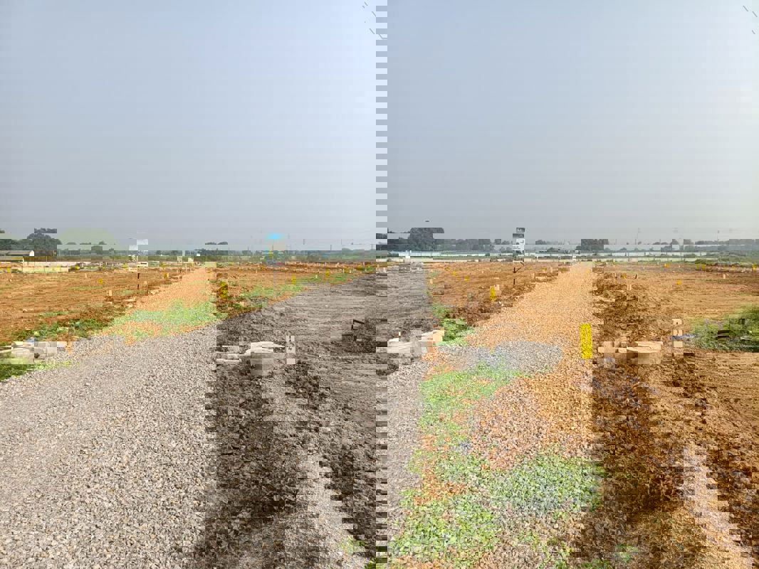 Plot For Sale in Manneguda