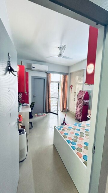 Furnished Amenities in 2.5 BHK Apartment at AIG Park Avenue, Sector 4 Greater Noida – for Rent