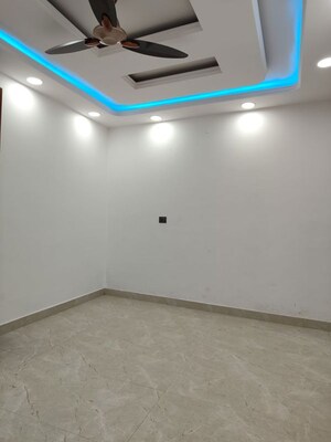 Room in 3 BHK Builder Floor at Govindpuri – for Rent