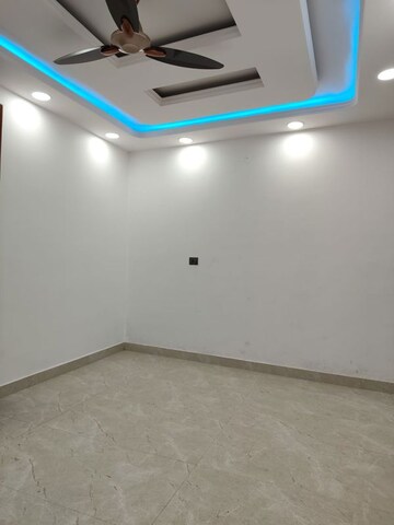 Room in 3 BHK Builder Floor at Govindpuri – for Rent
