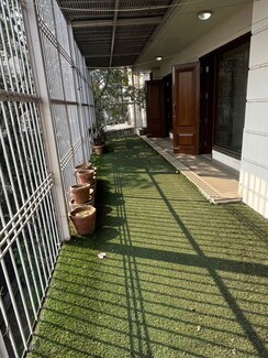 4 BHK + Servant Room Builder Floor For Sale in Pamposh Enclave