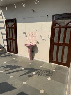 1 BHK Independent House For Rent in Sector 9