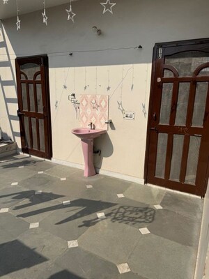  1 BHK Independent House at Sector 9 – for Rent