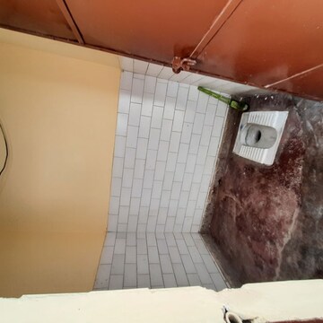 Attached Bathroom in 1 BHK Builder Floor at Lajpat Nagar ii – for Rent