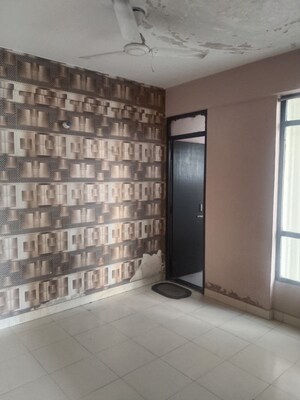 Room in 2 BHK Apartment at OP Floridaa, Sector 82 – for Rent