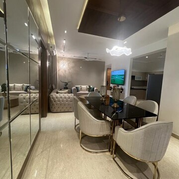 Team Area in 2 BHK Apartment at Shah Arcade III, Malad East – for Sale