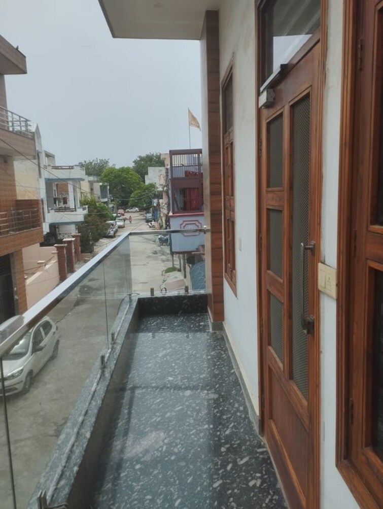 Balcony, housing board colony 4 Bedroom 112 Sq.Yd. Independent House In Housing Board Colony Sonipat 9873125