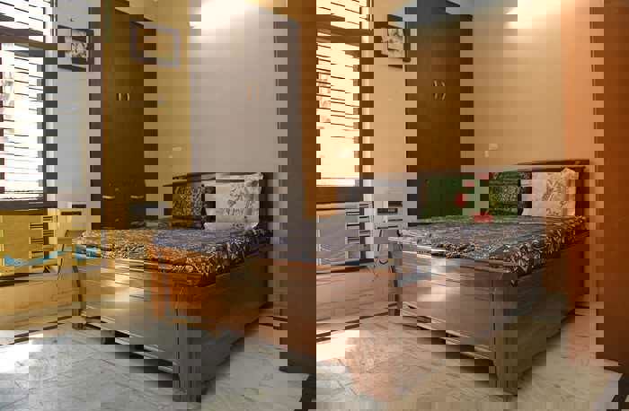 1 BHK Independent House For Rent in Sector 4