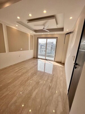 Room in 3 BHK Builder Floor at Sector 43 – for Rent