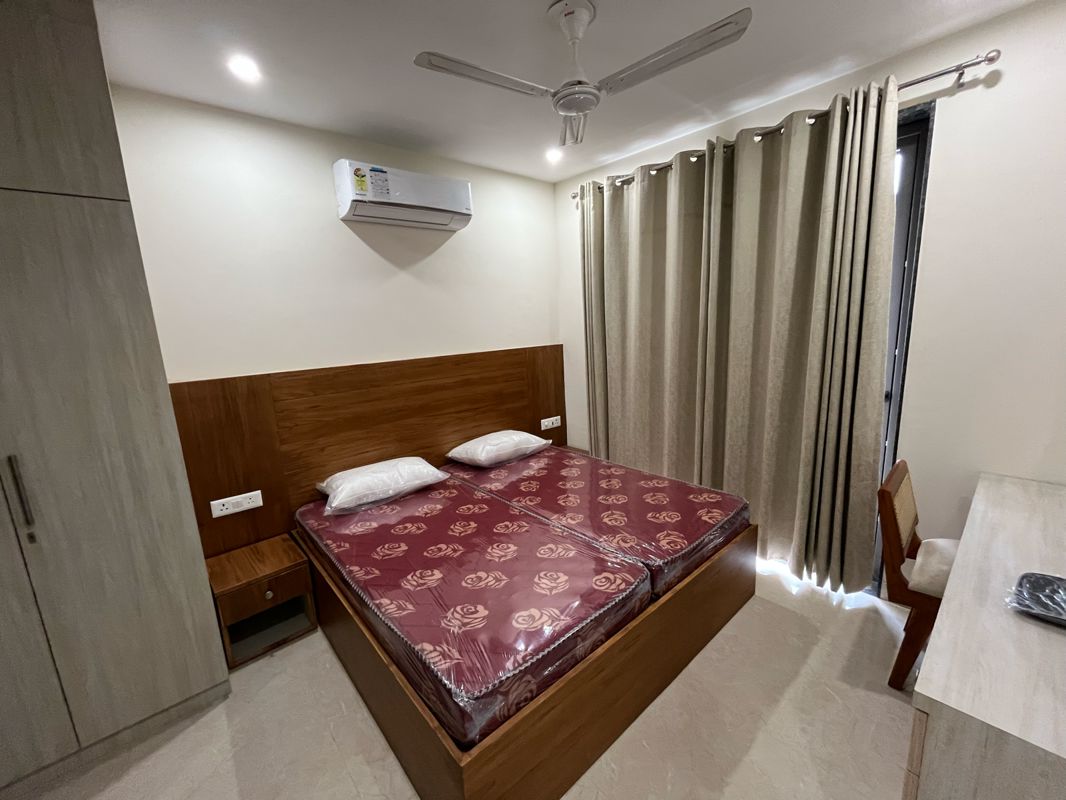 1 BHK + Servant Room Builder Floor For Rent in Sector 42