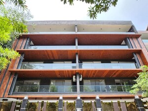 Furnished Amenities in 3 BHK Builder Floor at Dlf Phase iv – for Rent