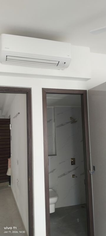 Building Lobby in 3.5 BHK Builder Floor at Smart World Orchard, Sector 61 – for Rent