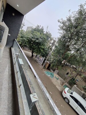 Balcony in 1 RK Builder Floor at Sector 52 – for Rent