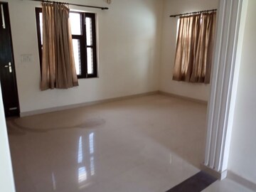 Room in 1 BHK Independent House at Sector 4 – for Rent