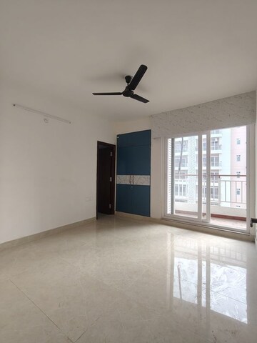 Room in 3 BHK Apartment at Rishita Mulberry Heights, Sushant Golf City – for Rent