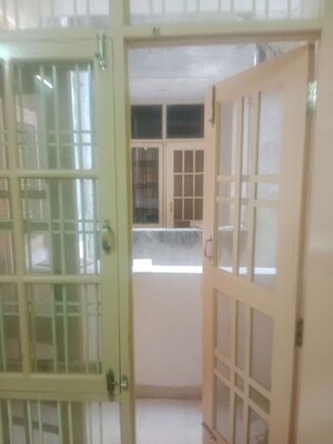 Room in 4 BHK Apartment at Parsvnath Royale Floors, Uattardhona – for Rent