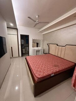 2.5 BHK + Study Room Apartment For Rent in Mahagun Moderne