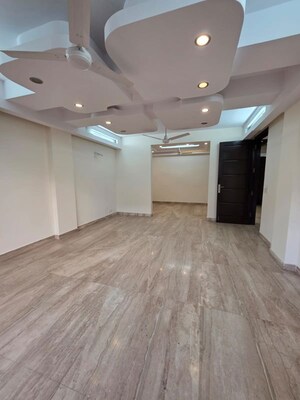 Room in 3 BHK Builder Floor at Chittaranjan Park – for Rent