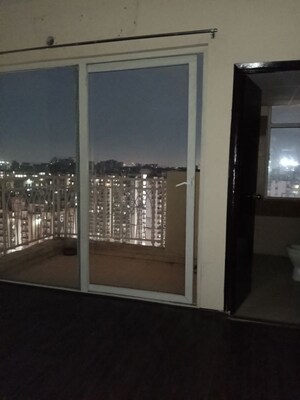 Room in 2 BHK Apartment at Saya Zion, Sector 4 Greater Noida – for Rent
