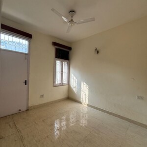 2 BHK Builder Floor For Rent in Sector 26a