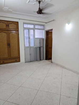 Room in 3 BHK Apartment at Sector 7 Dwarka – for Rent