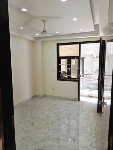 Room in 2 BHK Builder Floor at Mahavir Enclave 1 – for Rent