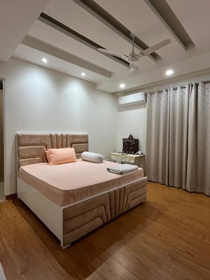 Bedroom in 4 BHK Builder Floor at Sector 22 – for Rent
