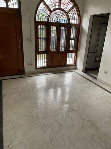 Room in 4 BHK Independent House at Sector 21b – for Sale