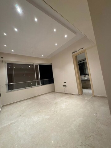 Room in 2.5 BHK Apartment at Marathon Monte South, Byculla West – for Rent