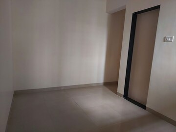 Room in 3.5 BHK Apartment at Venkatesh Flora Phase II, Mundhwa – for Rent