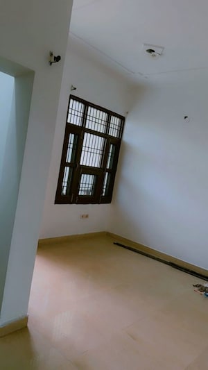 Room in 2 BHK Independent House at Sector 26 – for Rent