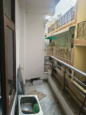 Balcony in 1 RK Apartment at Masjid Moth – for Rent