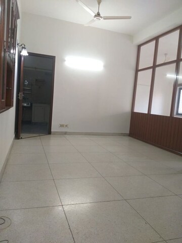 Room in 4 BHK Independent House at Maharani Bagh – for Sale