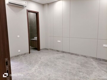 Room in 3 BHK Builder Floor at Kalkaji – for Rent