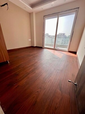 Room in 3 BHK Builder Floor at Sushant Lok I – for Rent