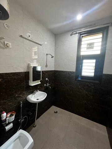 Team Area in 2 BHK Builder Floor at Sector 43 – for Rent