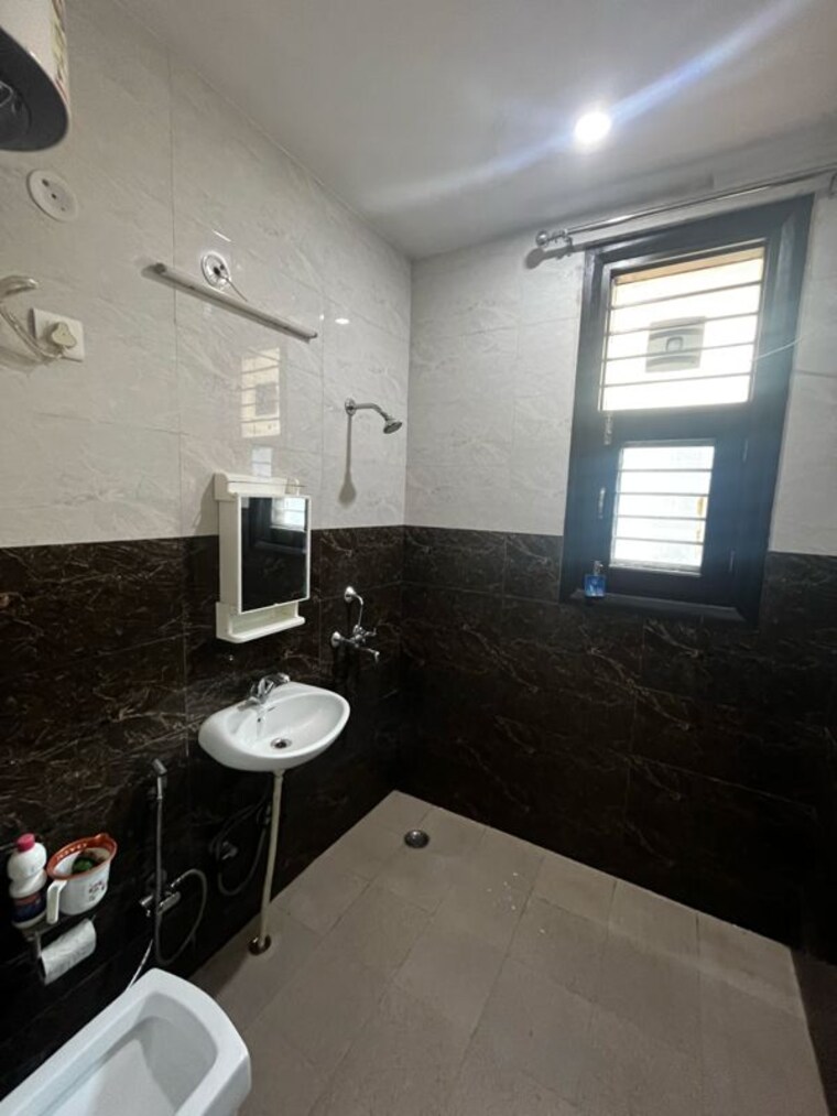 Team Area, sector 43 2 Bedroom 1745 Sq.Ft. Builder Floor In Sector 43 Gurgaon 9811612