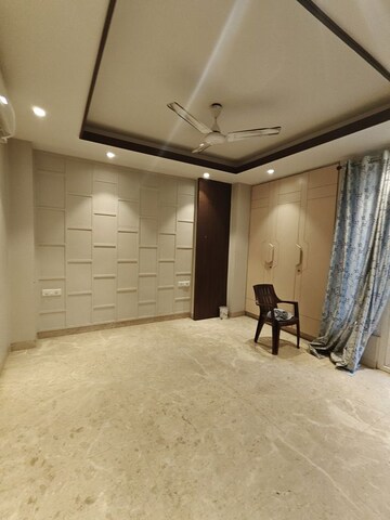 Parking in 3 BHK Builder Floor at Ansal Sushant Lok I, Sector 43 – for Rent