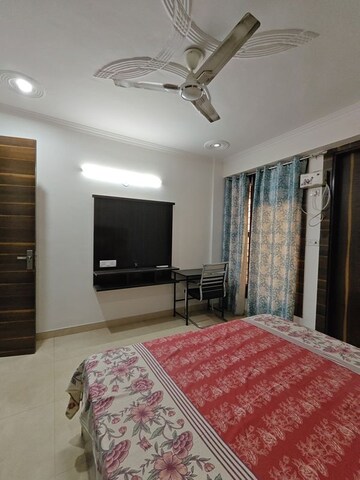 Bedroom in 2.5 BHK Builder Floor at Ardee City, Sector 52 – for Rent
