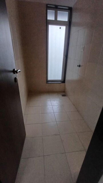 Bathroom in 3.5 BHK Apartment at Sheth Avalon, Laxmi Nagar – for Rent