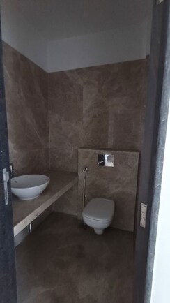 3.5 BHK + Extra Room Apartment For Rent in Sheth Avalon