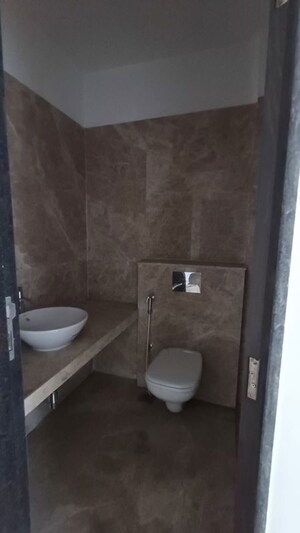 Bathroom in 3.5 BHK Apartment at Sheth Avalon, Laxmi Nagar – for Rent