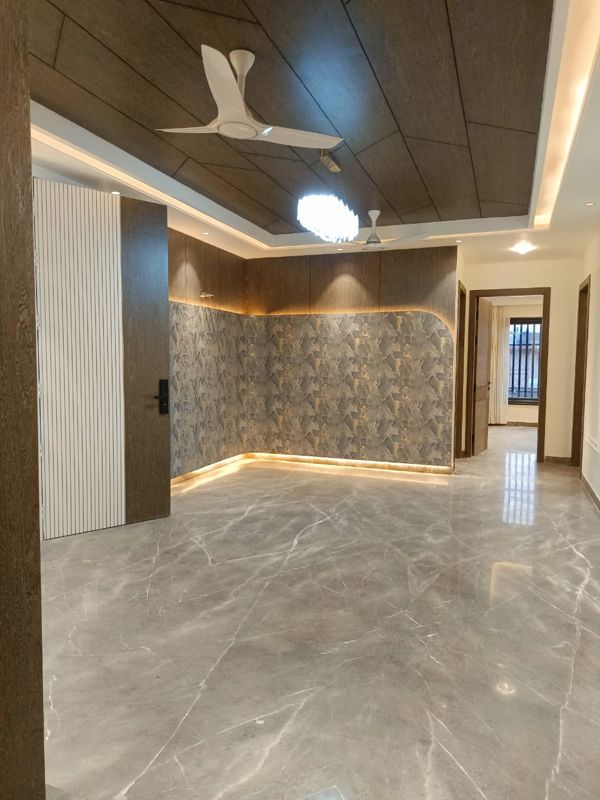 4 BHK + Pooja Room,Servant Room,Study Room Builder Floor For Rent in Unitech South City II