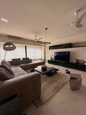 Master Bedroom in 3 BHK Apartment at Juhu Scheme, Juhu – for Rent