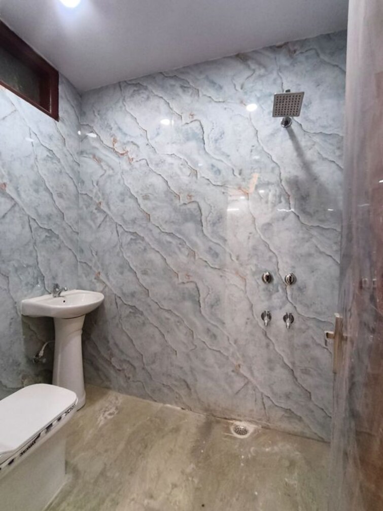 Bathroom, govindpuri 3 Bedroom 900 Sq.Ft. Builder Floor In Govindpuri Delhi 9878828