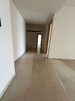 Room in 4 BHK Apartment at Rustomjee Parishram, Pali Hill – for Rent