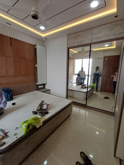 2 BHK + Extra Room Apartment For Rent in Sheth Zuri