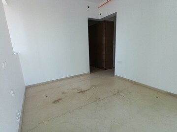 Room in 3 BHK Apartment at Kalpataru Immensa B, Kolshet Road – for Rent