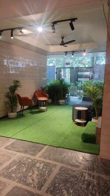 Studio Builder Floor – Garden View at Ambience Mall, Sector 24 - for Rent