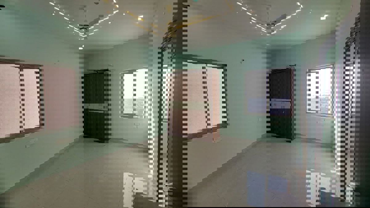 3 BHK + Servant Room Apartment For Rent in Hallmark Treasor